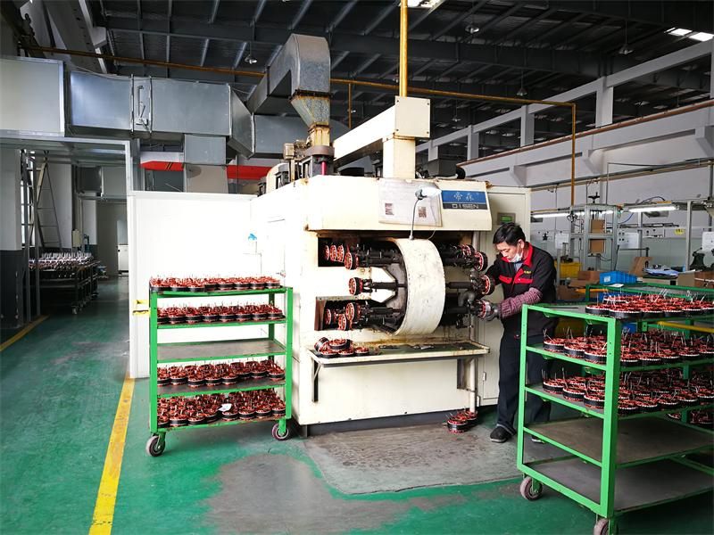 7966 Alternator 140 AMP/12 Volt, Cw, 6-Groove Pulley, 02: 00 Plug Clock• Delco CS144 Late IR/Ef